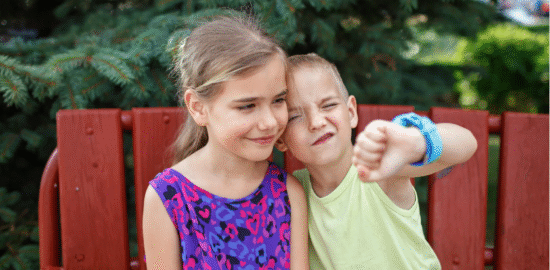 ارتداء الساعات الذكية في المدرسة